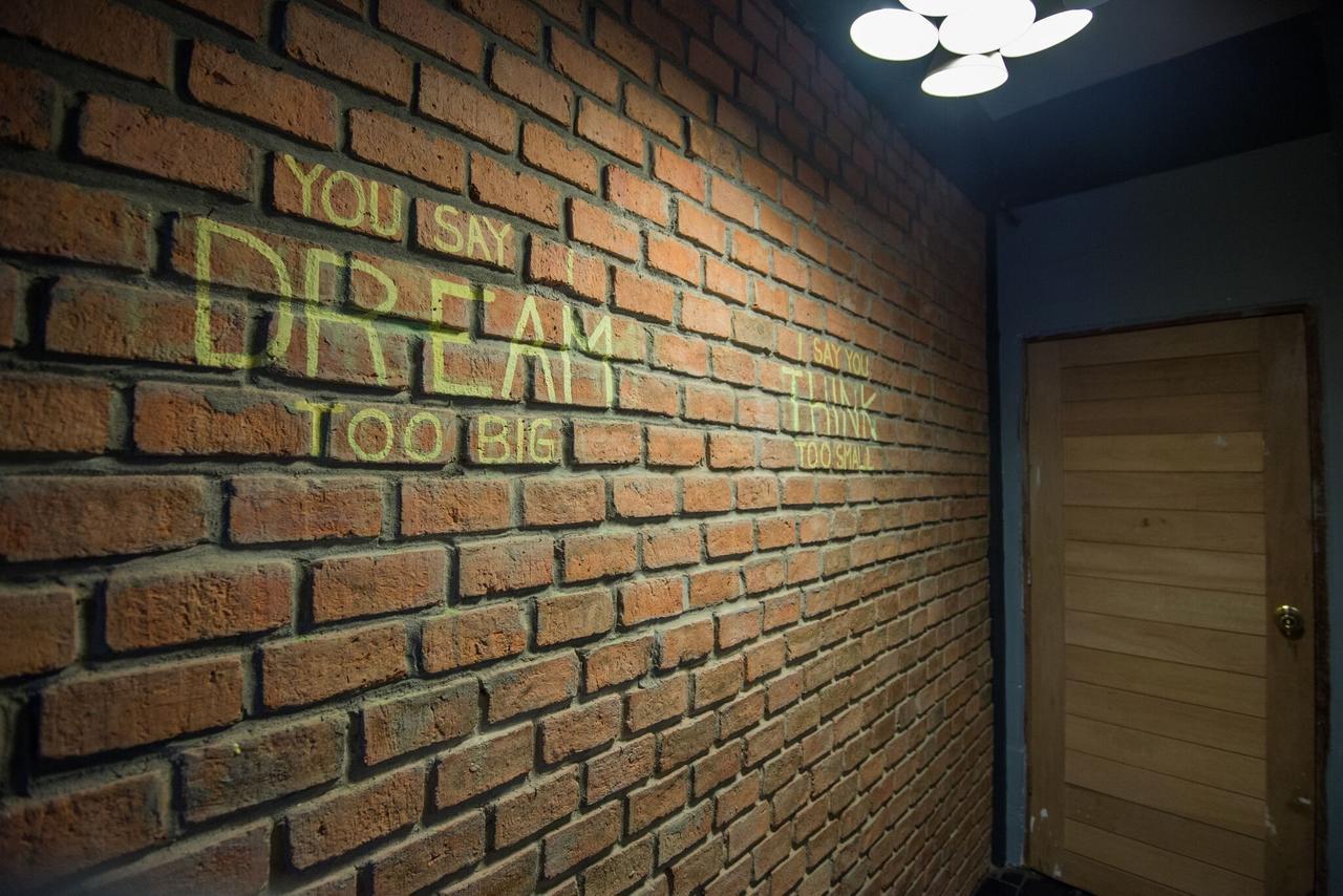 The Sleepless Boutique Hostel بانكوك المظهر الخارجي الصورة